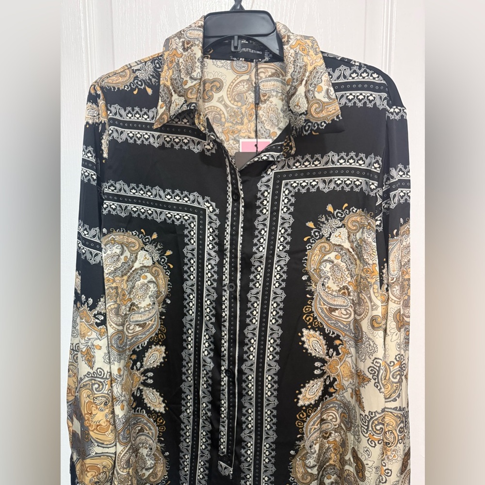 *NWT* Pretty Little Things Black Chain Print Oversized Shirt